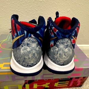 Kybrid size 7.5 men or size 9 women Nike basketball shoes